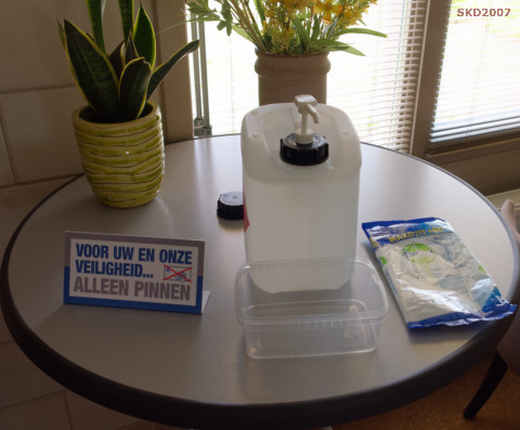 P6152530 handen ontsmetten web97